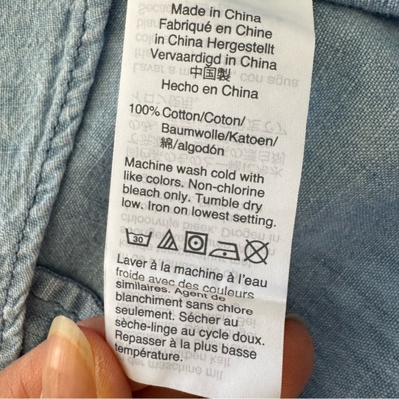 J. Crew Chambray Shirt Signature Fit Women’s S Blue Light Wash Cotton Button Up - Picture 13 of 16